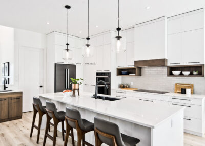 Bright White Kitchen Built By Hillside Construction. Building Custom Homes, Cabins, and Renovations in Manitoba and Kenora.